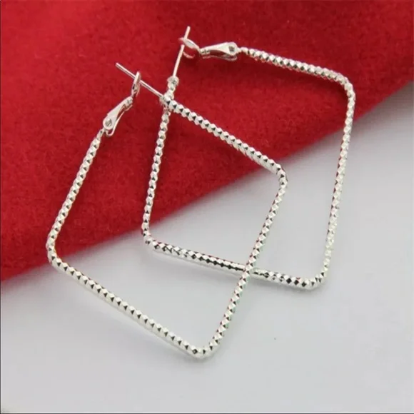 New Beautiful Earrings - Picture 4 of 5